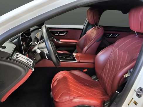 Used 2022 Mercedes-Benz S 580 4MATIC Sedan w/ AMG Line Package image 18