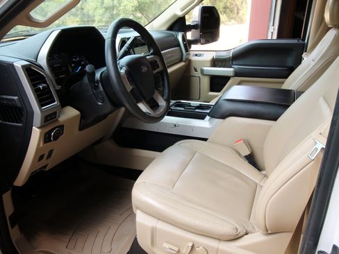 Used 2018 Ford F250 Lariat w/ Lariat Ultimate Package AWD/4WD image 21