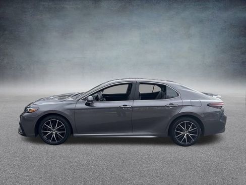 Used 2024 Toyota Camry SE image 9