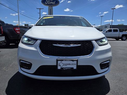 Used 2023 Chrysler Pacifica Touring-L FWD image 47