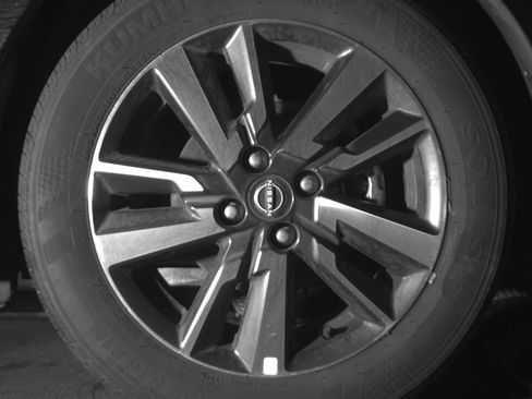 Used 2025 Nissan Versa SV image 13