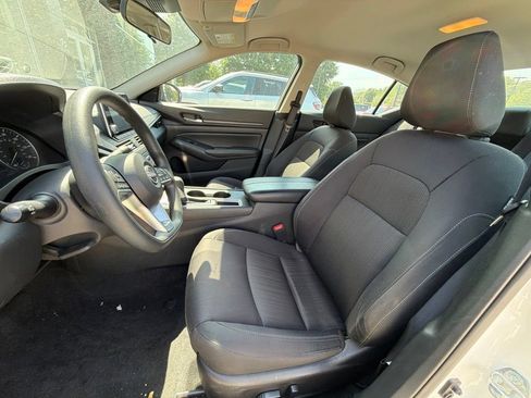 Used 2025 Nissan Altima 2.5 SV FWD image 21