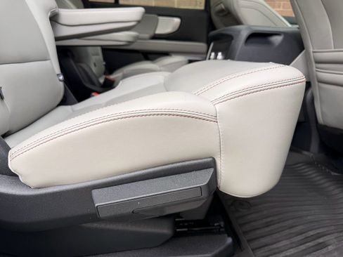 Used 2025 Ford Expedition Active image 34