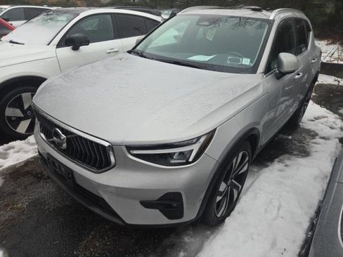 Used 2023 Volvo XC40 B5 Plus w/ Protection Package Premier image 2