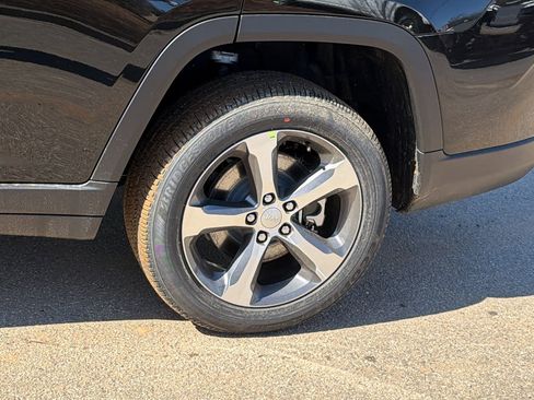 New 2026 Jeep Grand Cherokee L Limited image 12