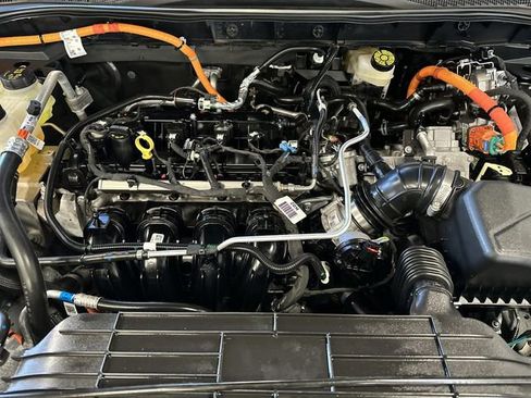 Certified 2025 Ford Escape ST-Line Elite image 34