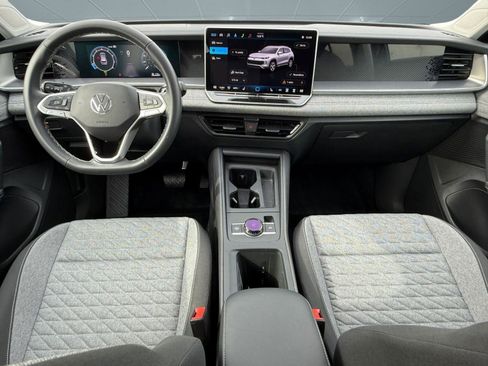 Used 2025 Volkswagen Tiguan S image 13