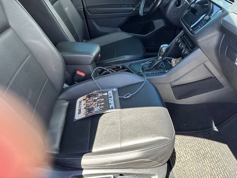 Used 2018 Volkswagen Tiguan SE w/ Panoramic Sunroof Package FWD image 13