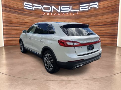 Used 2016 Lincoln MKX Reserve w/ Driver Assistance Package FWD image 3