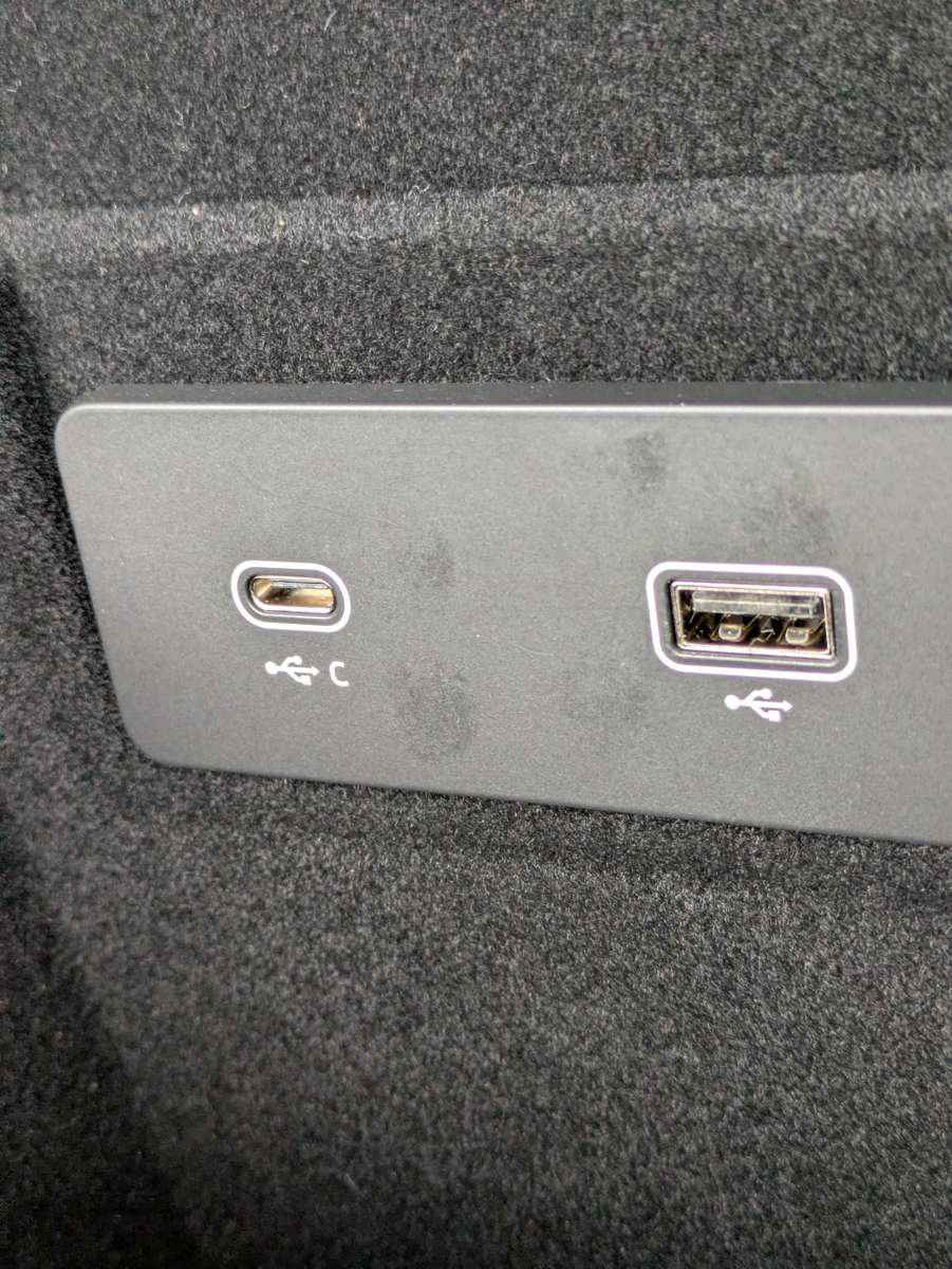 Used 2025 Jaguar F-PACE R-Dynamic S AWD/4WD image 31