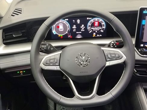 New 2026 Volkswagen Tiguan SE image 37