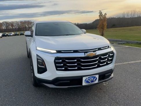 New 2026 Chevrolet Equinox LT w/ LPO, Floor Liner Package image 3