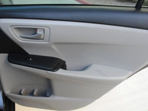 Used 2016 Toyota Camry LE image 16