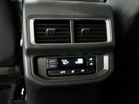 Used 2024 Volkswagen Atlas SE image 29