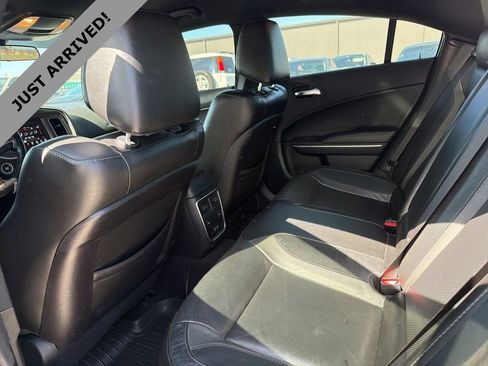 Used 2019 Dodge Charger SXT w/ Leather Interior Group image 9