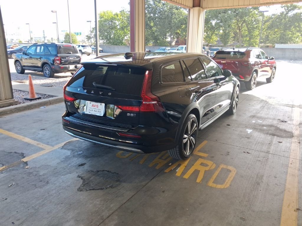 Used 2025 Volvo V60 B5 Cross Country Plus AWD/4WD image 8