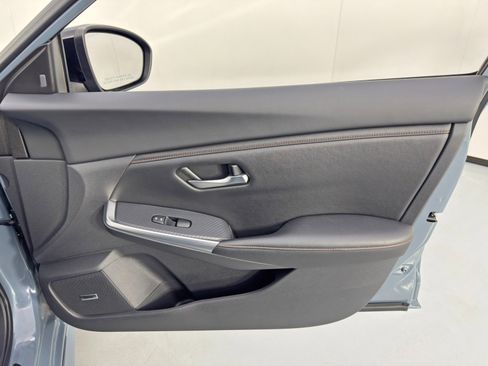 Used 2024 Nissan Sentra SR w/ SR Premium Package image 38