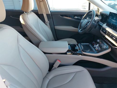 Used 2022 Lincoln Nautilus Standard w/ Premium Package image 10