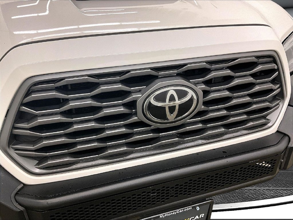 Used 2021 Toyota Tacoma TRD Sport w/ TRD Premium Sport Package AWD/4WD image 32
