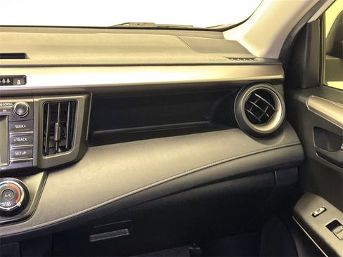 Used 2017 Toyota RAV4 LE image 18