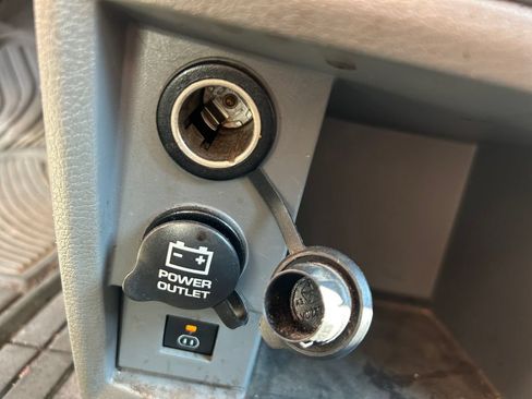 Used 2010 Chrysler Town & Country Touring FWD image 28