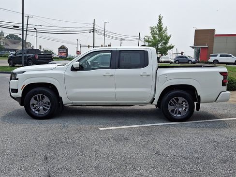 Certified 2025 Nissan Frontier SV AWD/4WD image 4