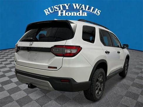 New 2025 Honda Pilot TrailSport image 3