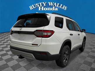 New 2025 Honda Pilot TrailSport video 3