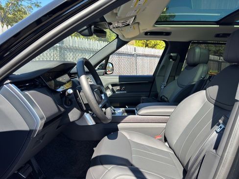 New 2025 Land Rover Range Rover Long Wheelbase SE image 10