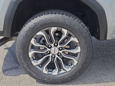 Used 2024 GMC Canyon Denali AWD/4WD image 7