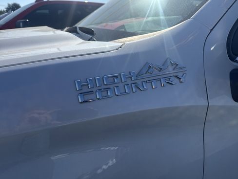 Used 2024 Chevrolet Silverado 1500 High Country w/ High Country Premium Package image 3