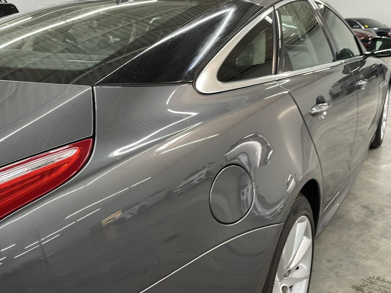 Used 2019 Jaguar XJ R-Sport RWD image 8