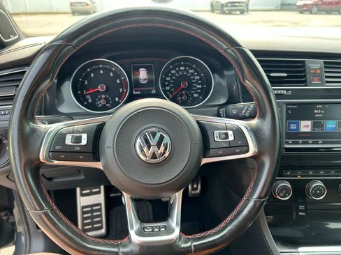 Used 2017 Volkswagen GTI SE image 16