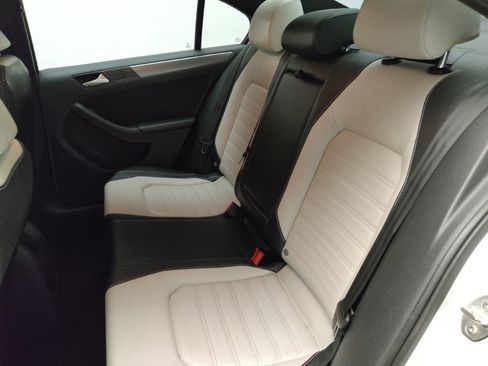 Used 2016 Volkswagen Jetta Sport FWD image 18