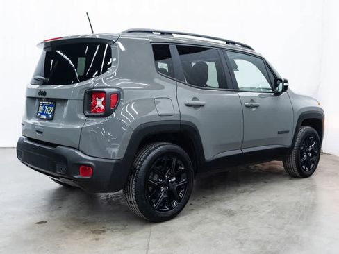 Used 2022 Jeep Renegade Altitude w/ Convenience Group AWD/4WD image 6