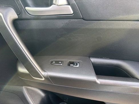 Used 2022 Kia Sportage LX w/ LX AWD Value Edition Package image 39