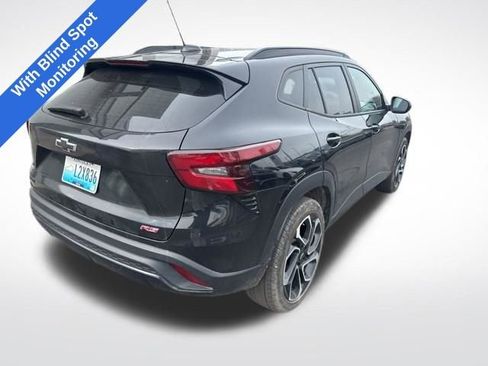 Used 2024 Chevrolet Trax RS w/ Sunroof Package image 2