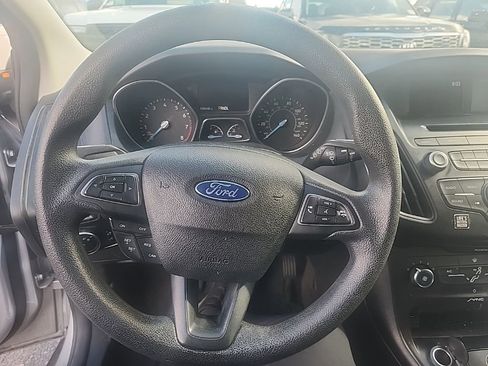 Used 2016 Ford Focus SE FWD image 21