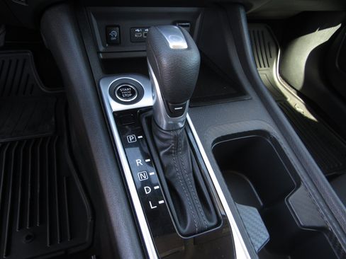 Used 2025 Nissan Sentra SV w/ All-Weather Package FWD image 19
