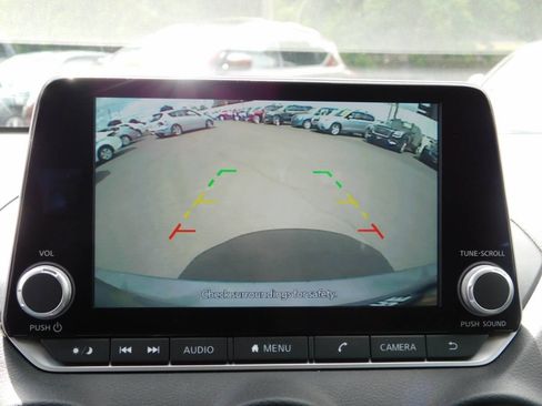 Used 2024 Nissan Sentra SV FWD image 12