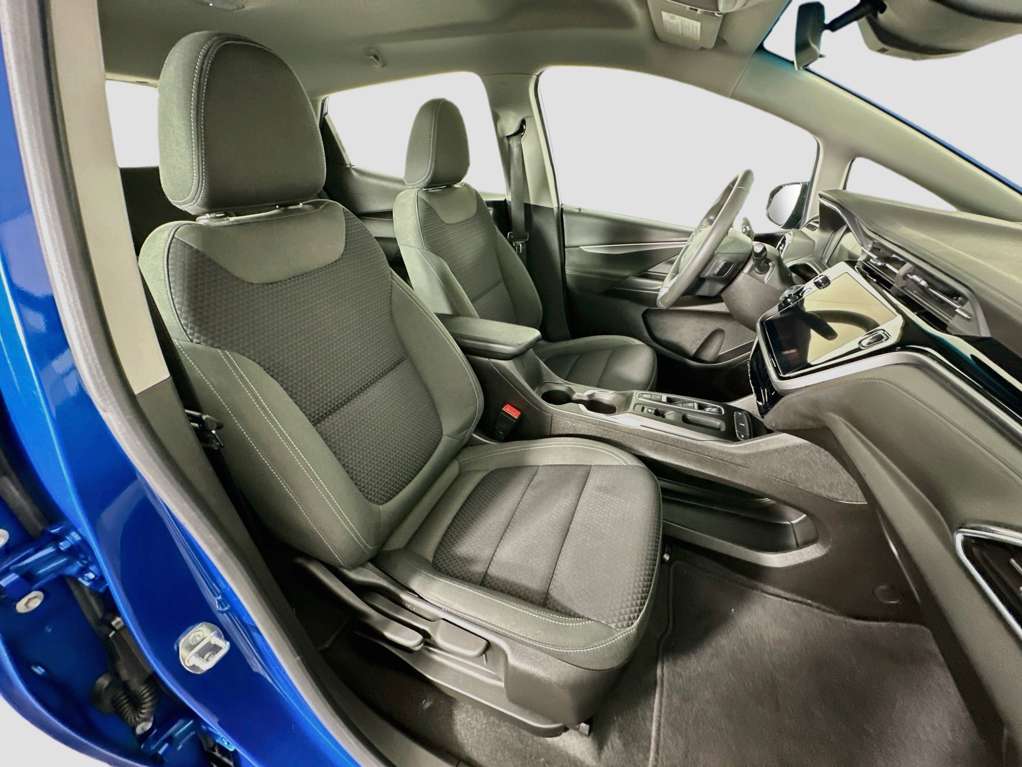 Used 2022 Chevrolet Bolt LT FWD image 29