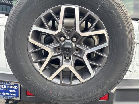 Used 2024 Jeep Wrangler Sahara image 12