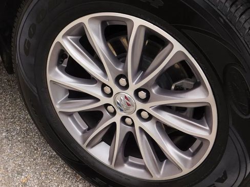 Used 2024 Buick Enclave Premium image 6