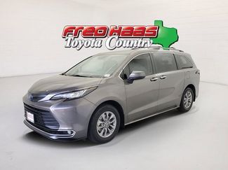 Used 2022 Toyota Sienna XLE video 1