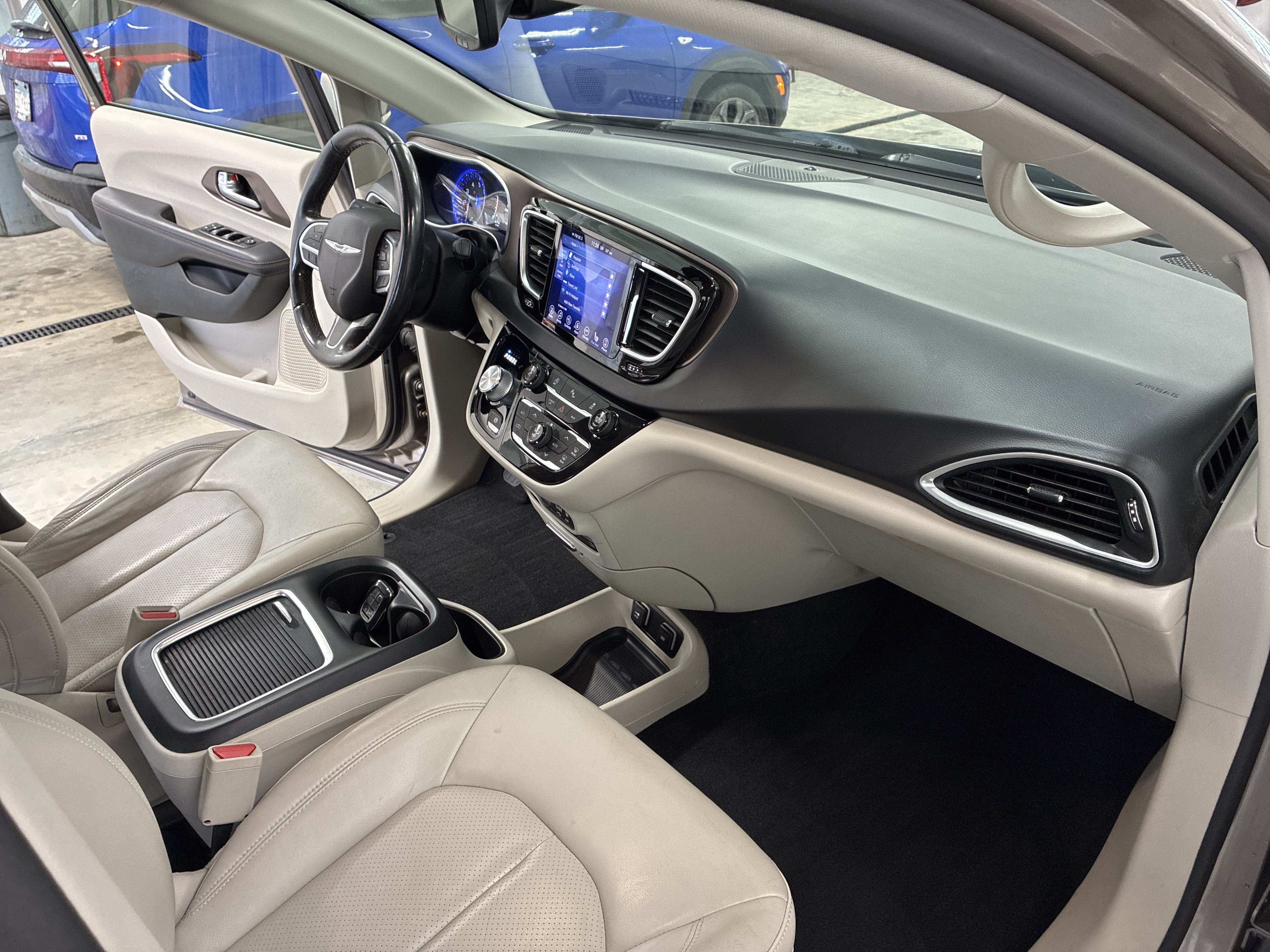Used 2017 Chrysler Pacifica Touring-L Plus FWD image 21