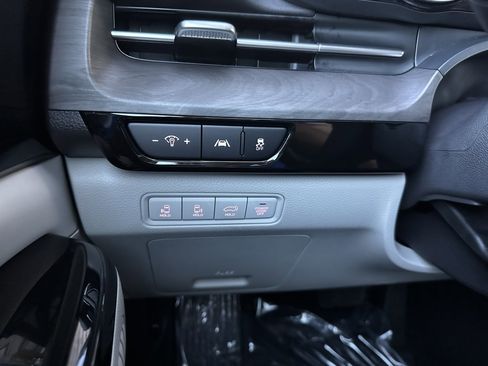 Used 2024 Kia Carnival EX image 30