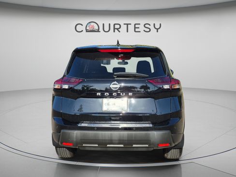 Certified 2026 Nissan Rogue SV FWD image 6