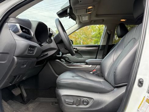 Used 2026 Toyota Highlander Platinum AWD/4WD image 10