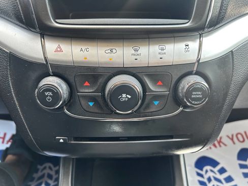 Used 2019 Dodge Journey SE FWD image 24