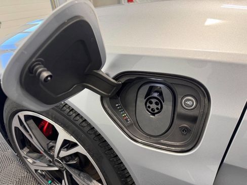 Used 2024 Audi e-tron GT Premium Plus w/ Performance Package image 11